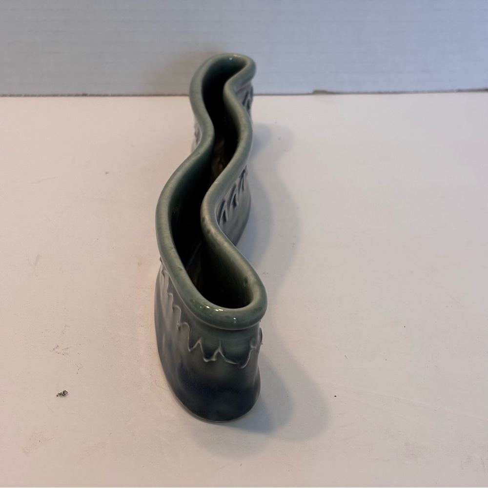Wavy Ceramic Planter - Picture 6 of 10